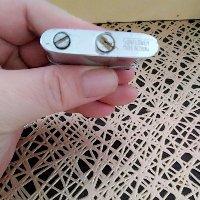 Piękna stara zapalniczka