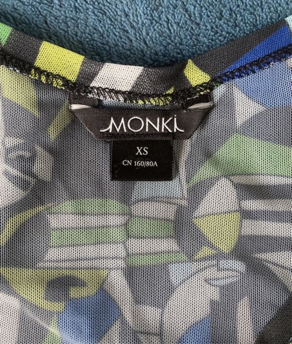 Podkoszulka z maskami XS Monki