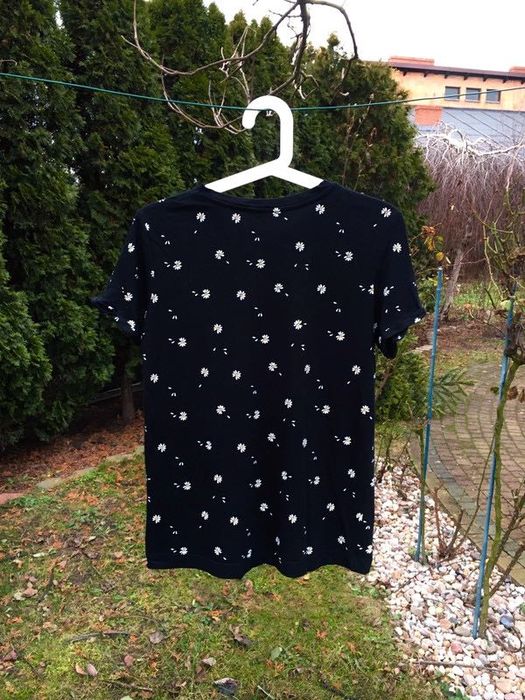 Bluzka/ T-shirt czary/black w stokrotki/ daisy Pull&Bear M/38