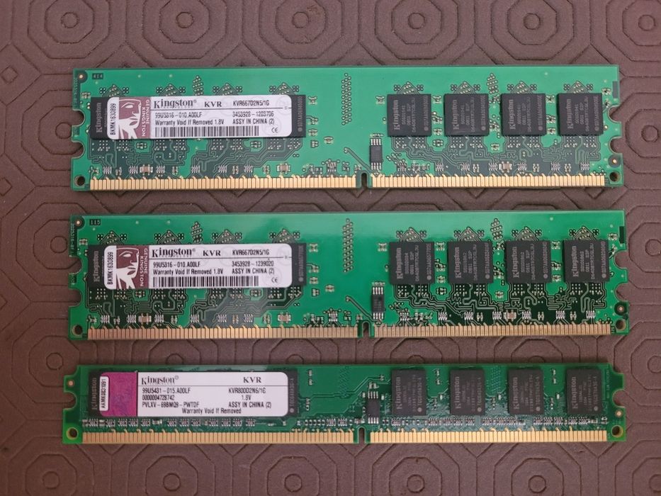 3 memórias RAM 1gb cada