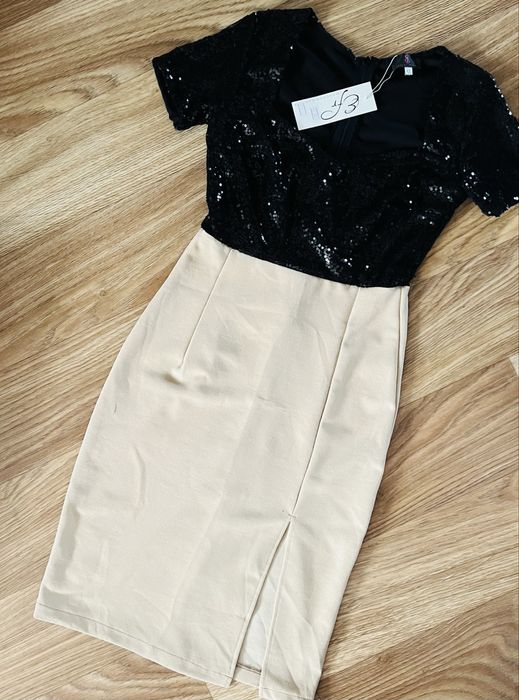 Платье нарядное с паетками