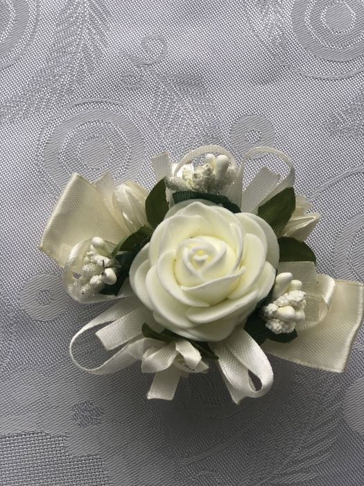 Весільні бутонєрки