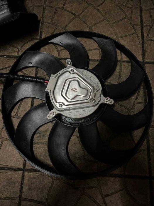 Tesla Model Y вентилятор охолодження (з мотором)