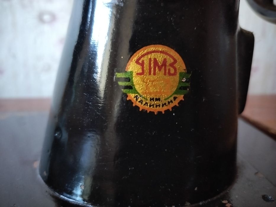 Швейна машинка подільська з тумбою