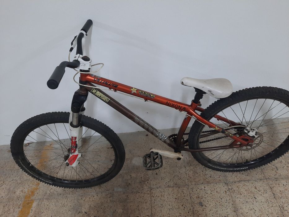 Bicicleta dirt specialized