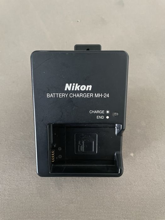 Camara Nikon D5100 com lente Tamron 18-200mm