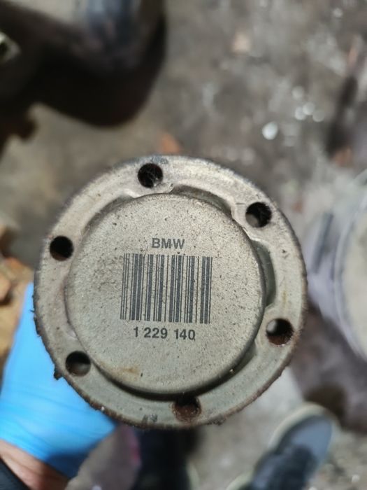 Піввісь ідеал БМВ Е39 2.0 м52 2.2 м54.  1229140