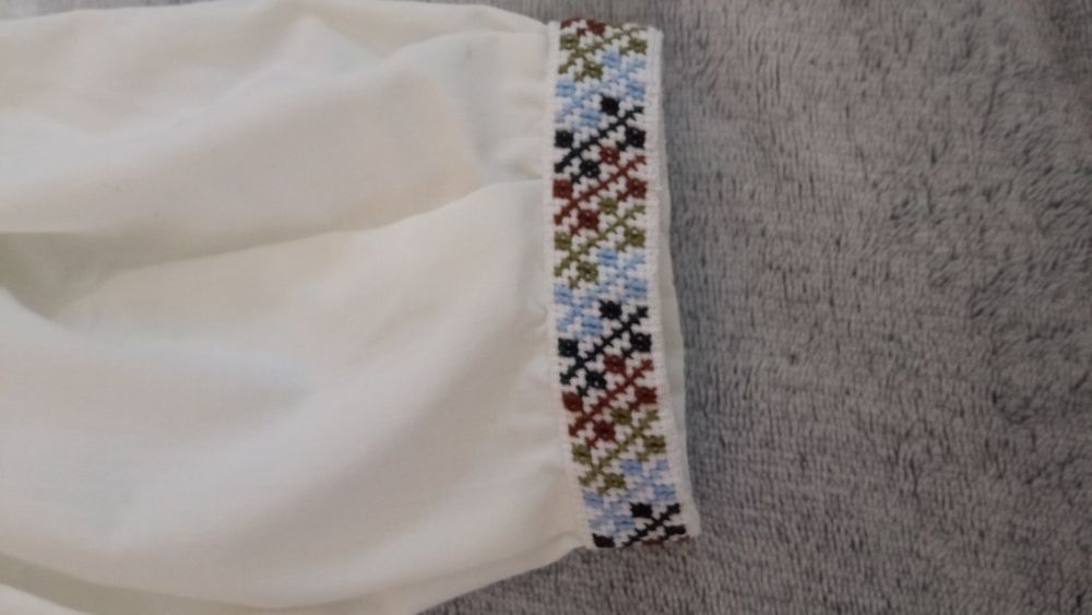 Вишиванка чоловіча (підліткова) ручної роботити