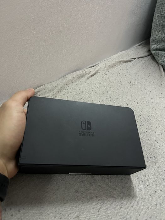 Nintendo Switch OLED + 2 gry