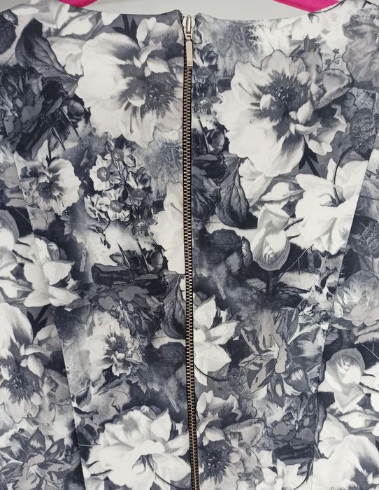 ZARA 38 M Czarno biało szara krótka sukienka w piękne kwiaty retro