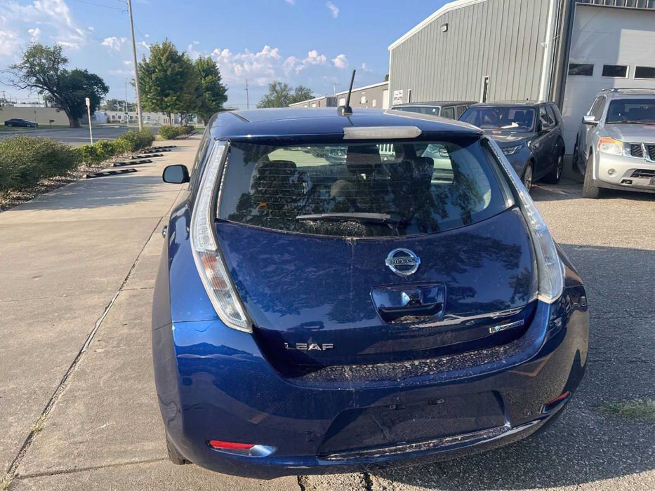 Nissan LEAF SL      2017