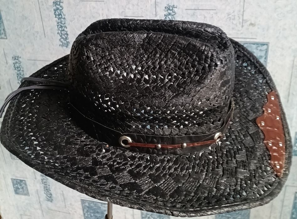 Капелюх "let me be")