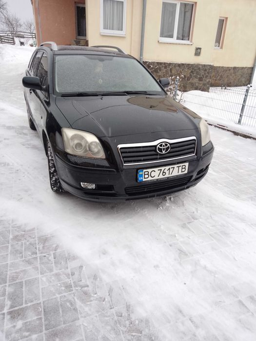 Тойота авенсіс 2005