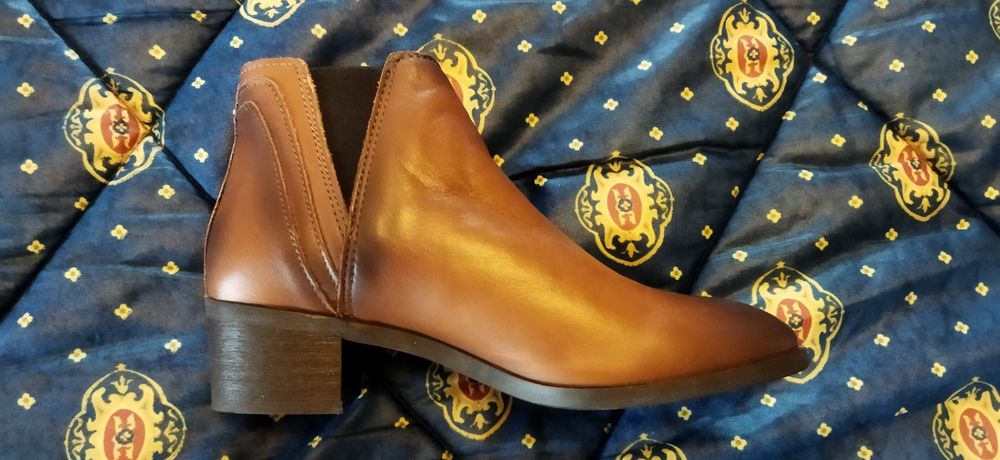 Botas em pele NR (37)