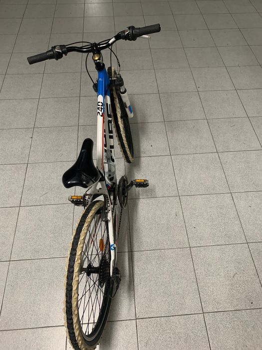 Bicicleta BTT CUBE roda 24