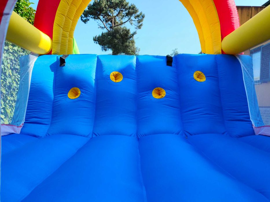 Aluguer Insuflável 5m Escorrega + Saltos - Gaia, Espinho, Feira, Porto