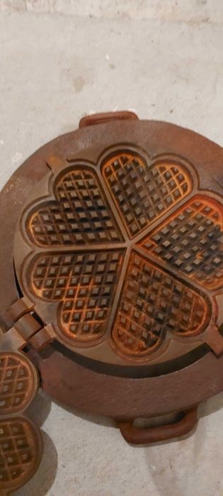 Żeliwna gofrownica wafelnica