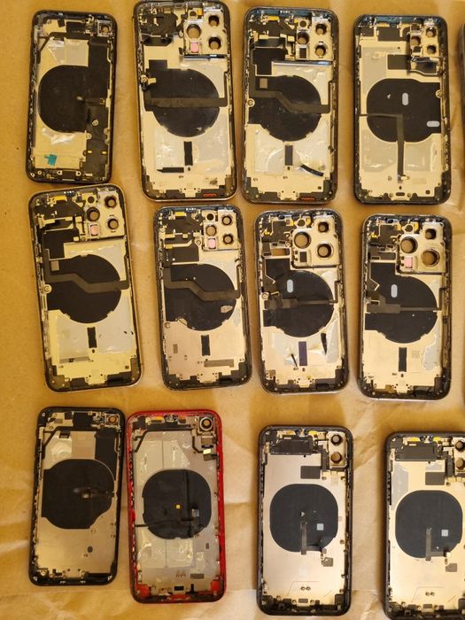 Корпуси від айфонів