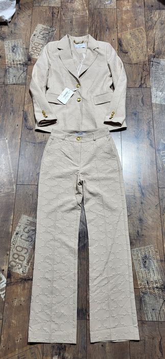 Cudowny beżowy garnitur damski premium beż logo celine S