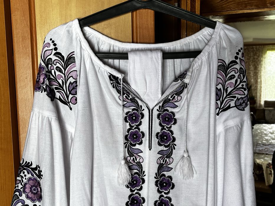 Продам вишиту сукню