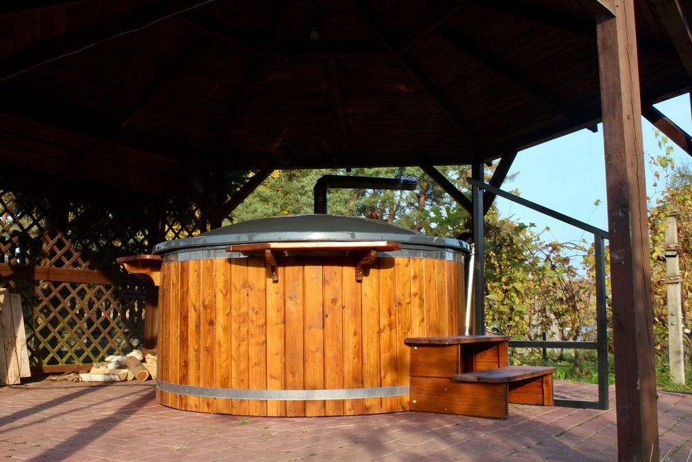 Domek letniskowy całoroczny z kominkiem z Balią nad jeziorem z lini