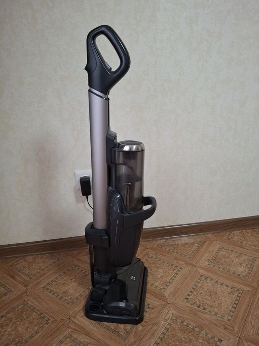 Аккумуляторный пылесос швабра Electrolux PF9