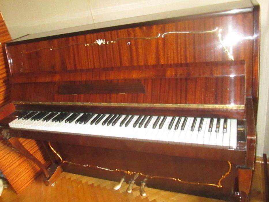 коричневый аккорд продается, помогу Перевезти Ваше пианино