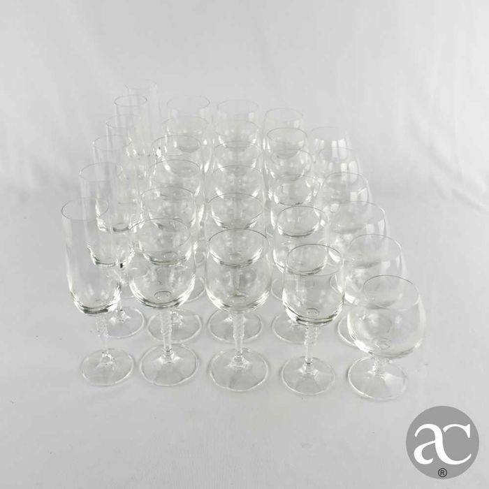 Conjunto de 30 copos em cristal Bohemia incolor, para 6 pessoas