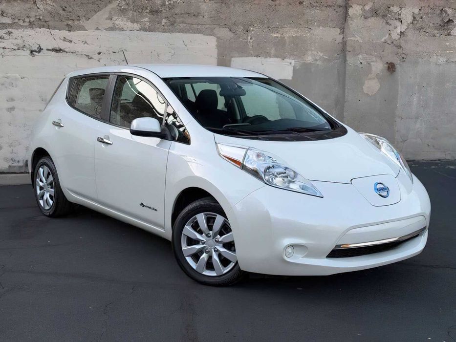 Nissan LEAF      2016