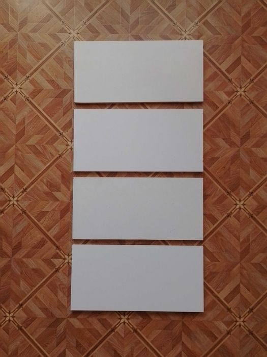 Полки ДСП белого цвета. 28 х 58 х 1,7 см. 4 штуки. Цена за одну полку.