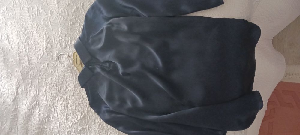 Blusa nova, seda,t.38. Azul Massimo Dutti.  Lindissima,