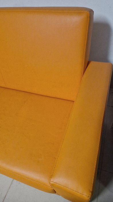 Sofá cama de 3 ou 4 lugares em pele como novo