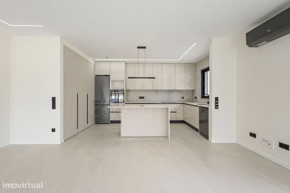 Moradia T3+1 NOVA com piscina em terreno de 2098m2