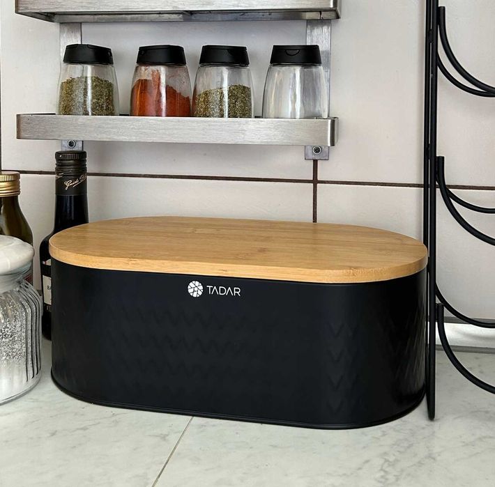 Chlebak metalowy z deską bambusową – Czarny matowy Loft