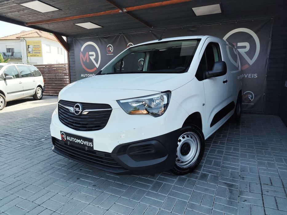 Opel Combo Cargo 1.5 CDTi Essenta 3 Lug 102 Cv 5 Pts