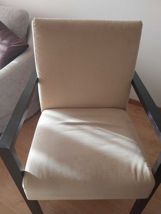 4  Cadeiras de Sala de Jantar (preço  das 4 cadeiras)