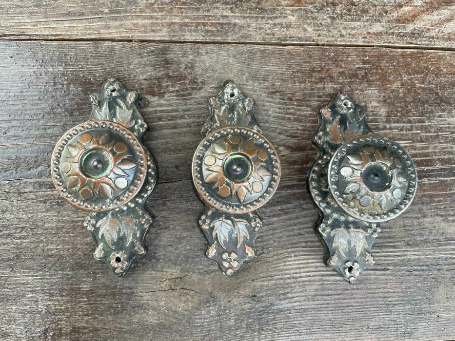 Вінтажні металеві дверні ручки