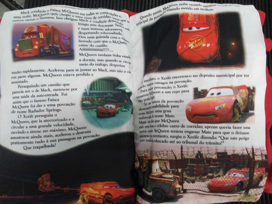 Livro/Almofada Carros da Disney Pixar