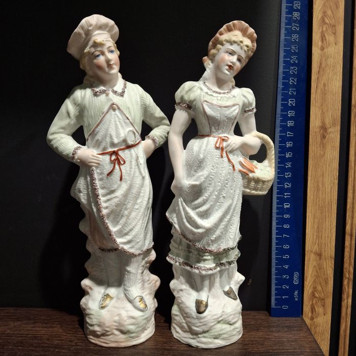 Редкие фарфоровые статуэтки повар и кухарка Кузнецов ,бисквит