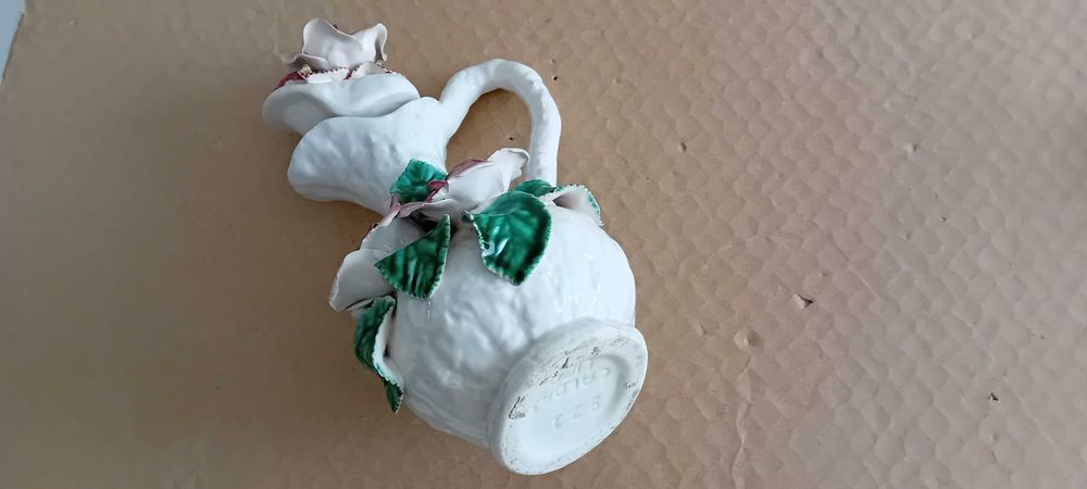 Peça Artesanal de Barro com Flores Faiança das Caldas!