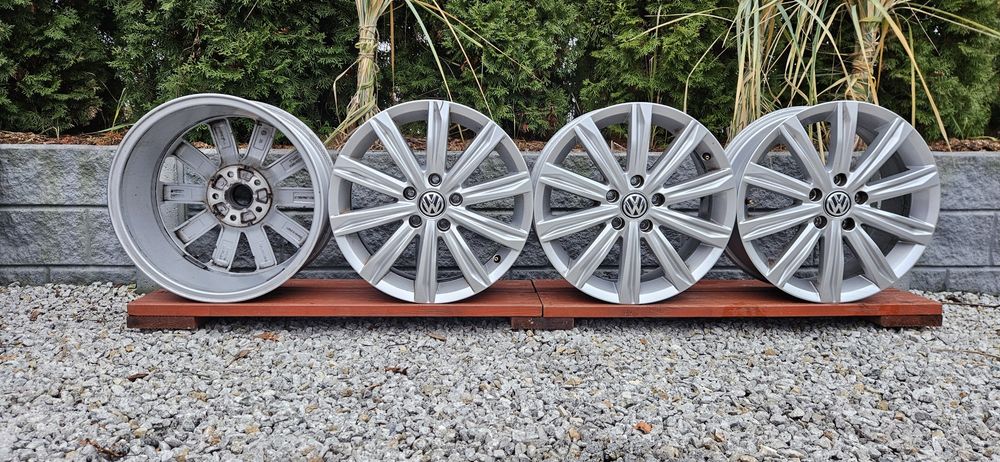 VW Touran/ Jetta/ Golf - felgi Stockholm  -  17"