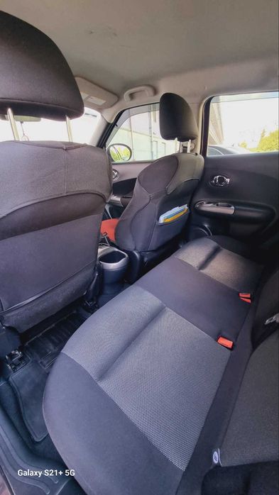 Продам автомобиль Nissan Juke 2012 года красного цвета