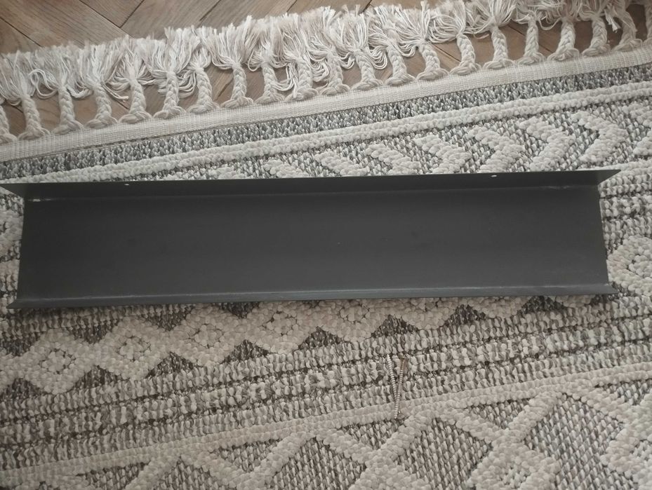 Metalowa półka do sprzedania