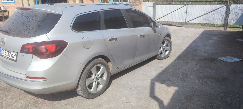 Продам Опель Астра  j sports turer рестайл