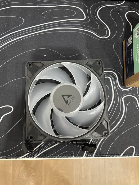 Ventoinha 120mm Arctic P12 Pro A-RGB 3000RPM 4 Pinos PWM (Pack 3)
