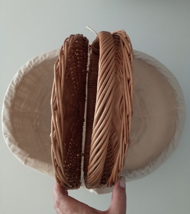 Cesta de vime, forrada, excelente estado.