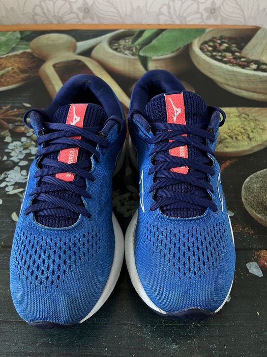 Женские  Крассовки Mizuno  Оригинал.