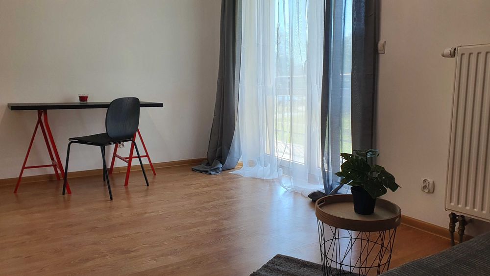 Pokój w trzypokojowym mieszkaniu blisko UE i UŚ