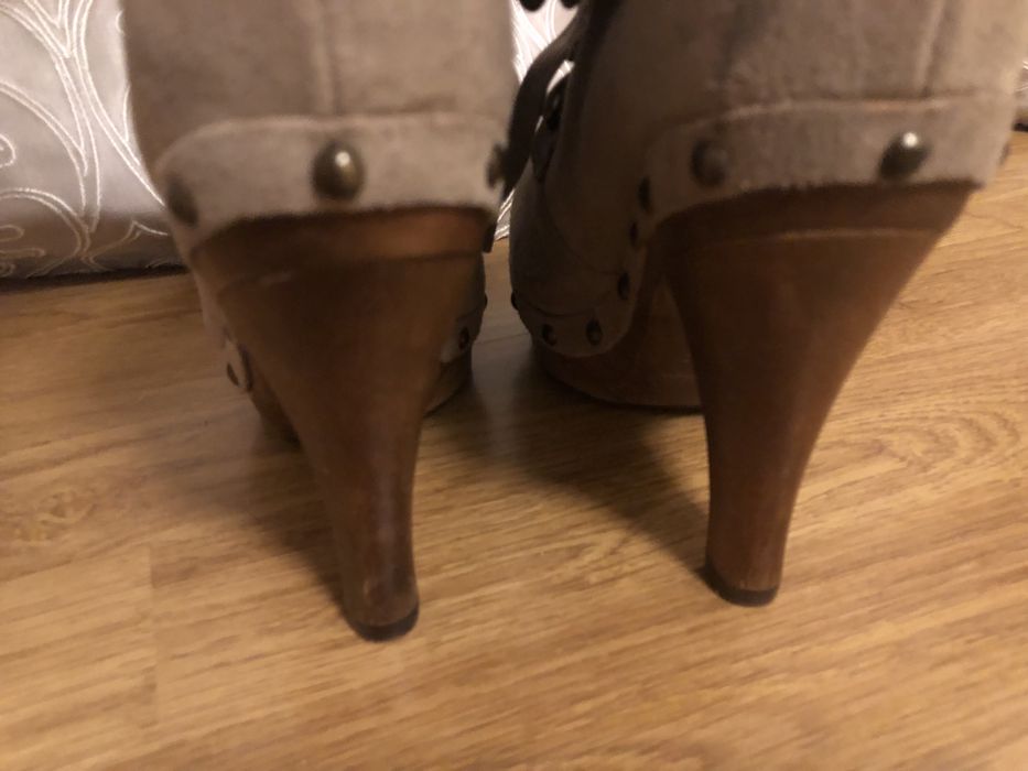 Buty zamszowe damskie Guess 36