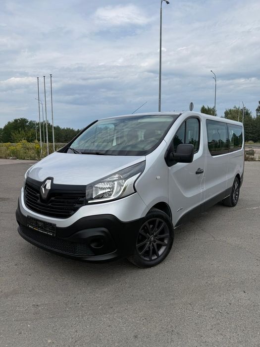 Renault Traffic Оригінальний пасажир 9 місць